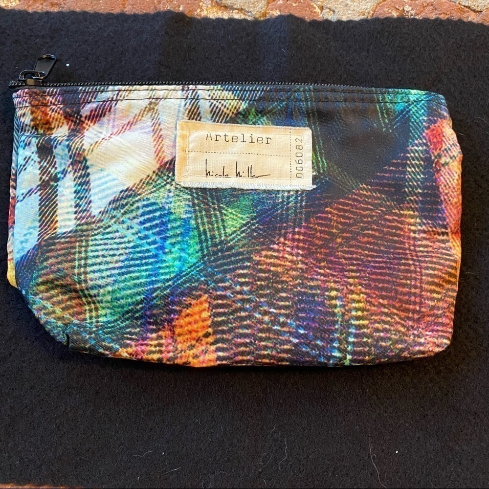 Nicole Miller Artelier small makeup bag